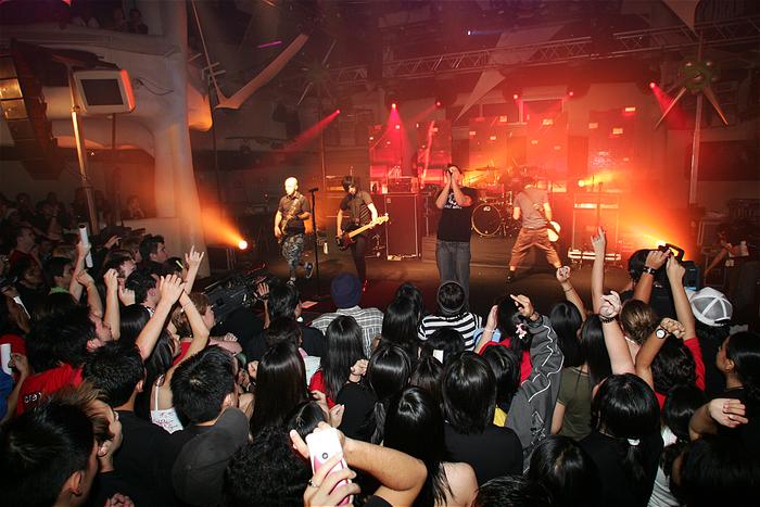 Simple plan_konzert.jpg (700x467, 88Kb)