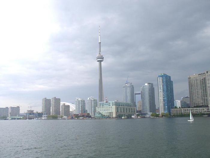 Toronto - Etyud v svintsovyh tonah.jpg (700x525, 35Kb)