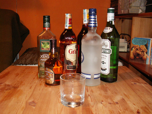Фото алкоголя на столе дома фото