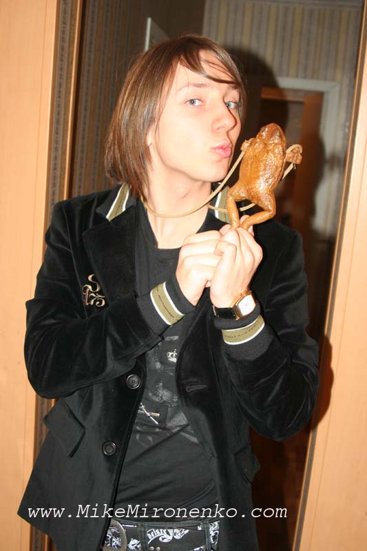 mike_with_frog.jpg (533x800, 67Kb)