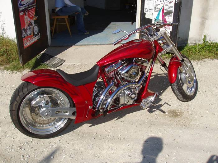 harley-hd-custom-04-bikepics-296669.jpg (700x525, 81Kb)