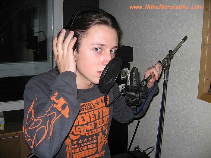mike-studio_2006.jpg (700x525, 107Kb)