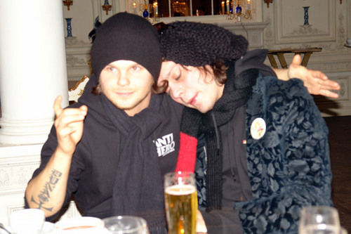 Lauri and Ville - Drunk on popularity.jpg (500x333, 36Kb)