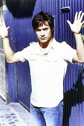 evu_gael_garcia_bernal_04.jpg (280x420, 34Kb)