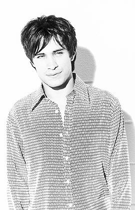 evu_gael_garcia_bernal_05.jpg (271x420, 39Kb)