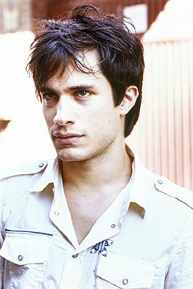 evu_gael_garcia_bernal_06.jpg (281x420, 27Kb)