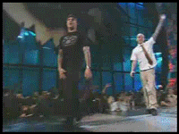 award%20winning%20benji%20funny%20chris%20in%20bckround.gif (200x150, 214Kb)