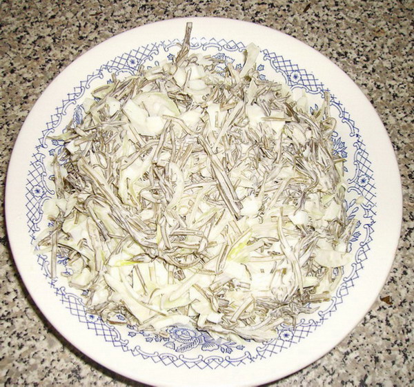 Салат из морской капусты.