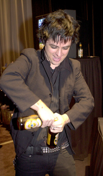 http://img.liveinternet.ru/images/attach/4/12571/12571178_174142_20041208__Billboard_Award.jpg